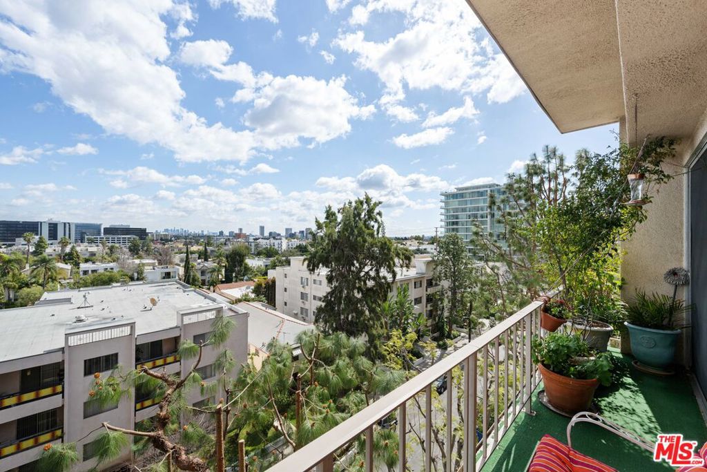 100 S Doheny Drive 512 Property Photo 16