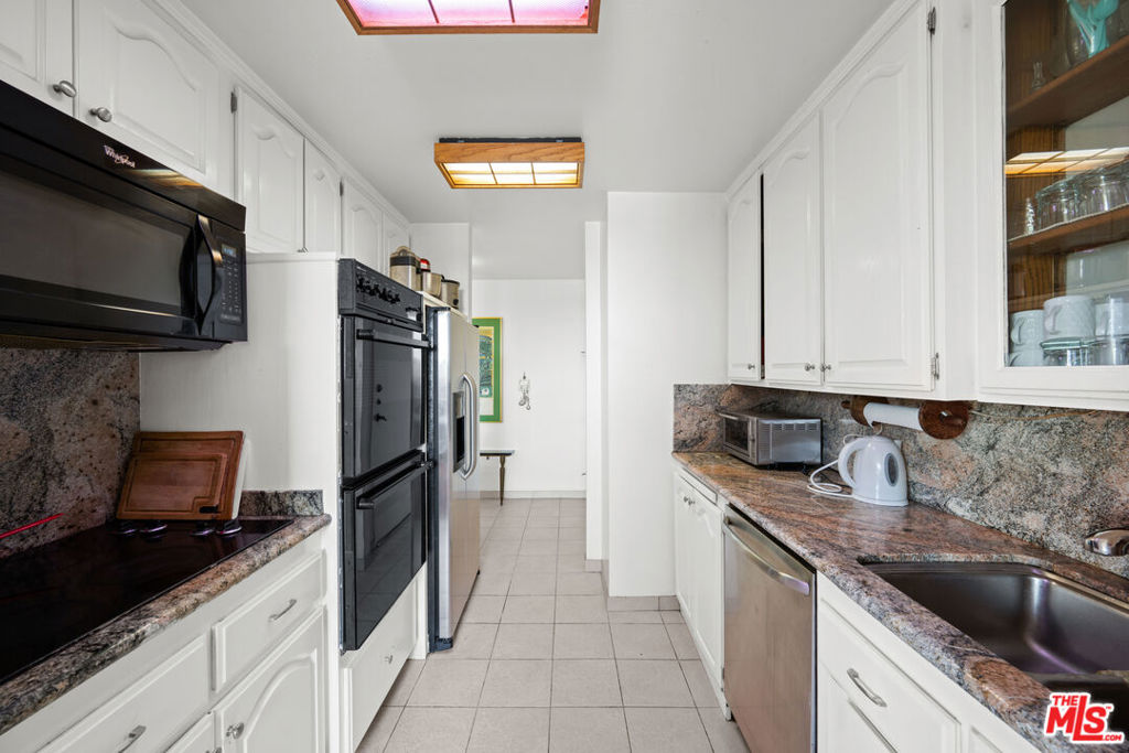 100 S Doheny Drive 512 Property Photo 17
