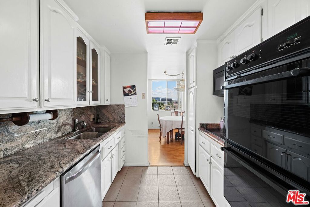 100 S Doheny Drive 512 Property Photo 19