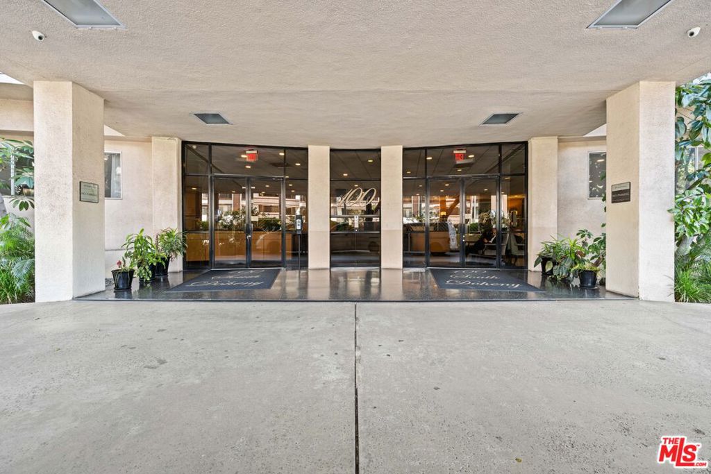 100 S Doheny Drive 512 Property Photo 22