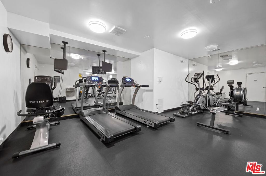 100 S Doheny Drive 512 Property Photo 23