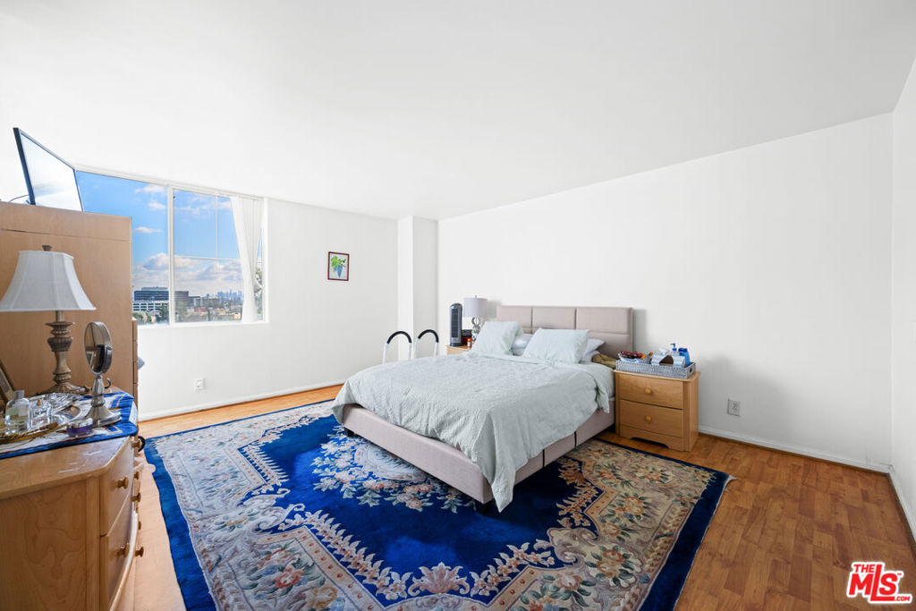 100 S Doheny Drive 512 Property Photo 24