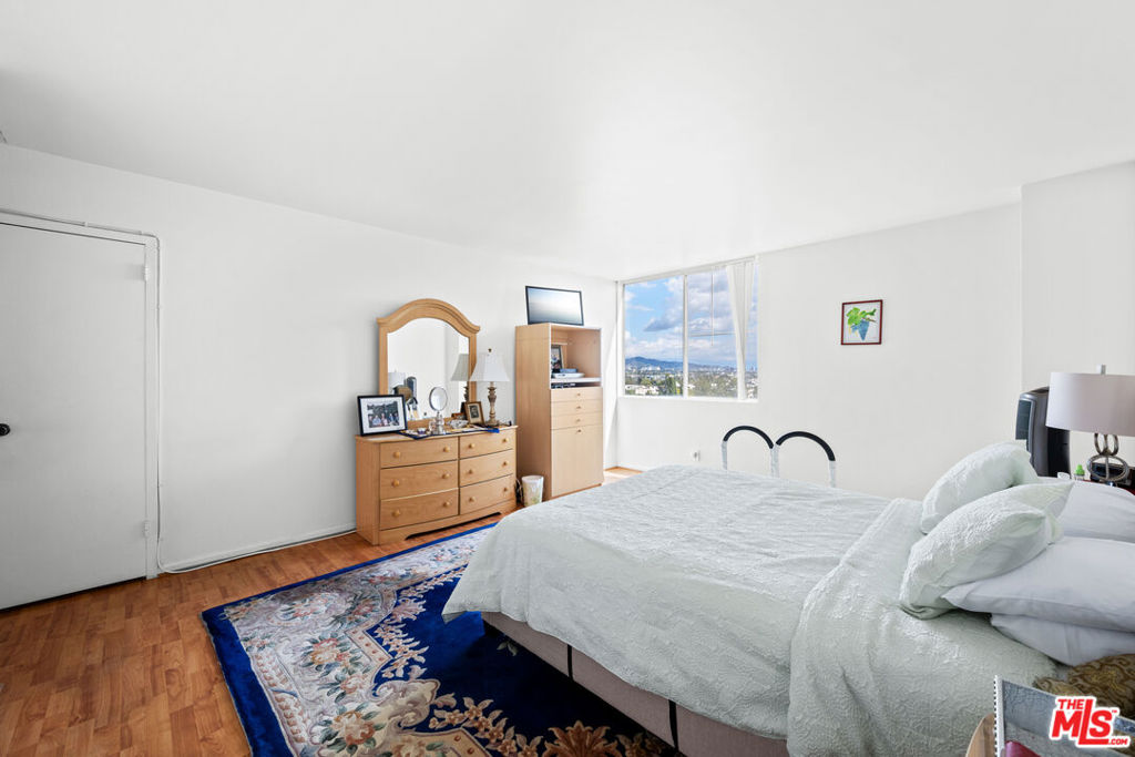 100 S Doheny Drive 512 Property Photo 25