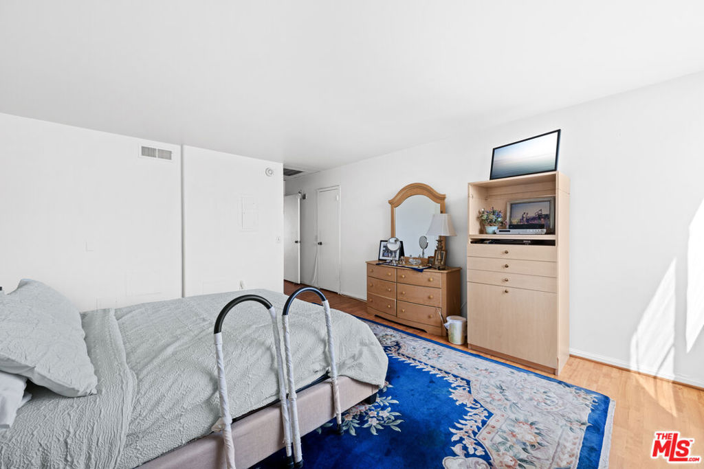 100 S Doheny Drive 512 Property Photo 26