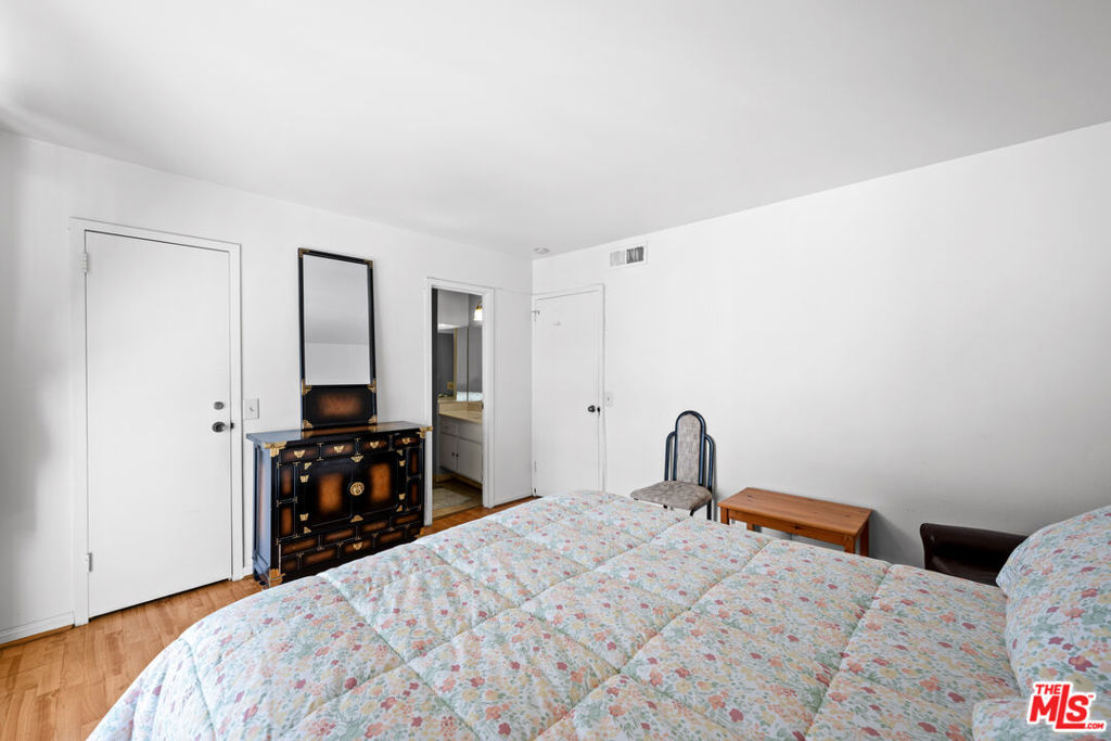 100 S Doheny Drive 512 Property Photo 28
