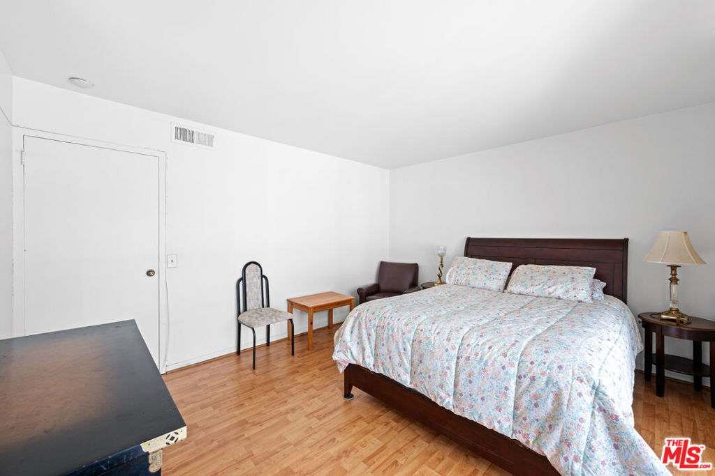 100 S Doheny Drive 512 Property Photo 29