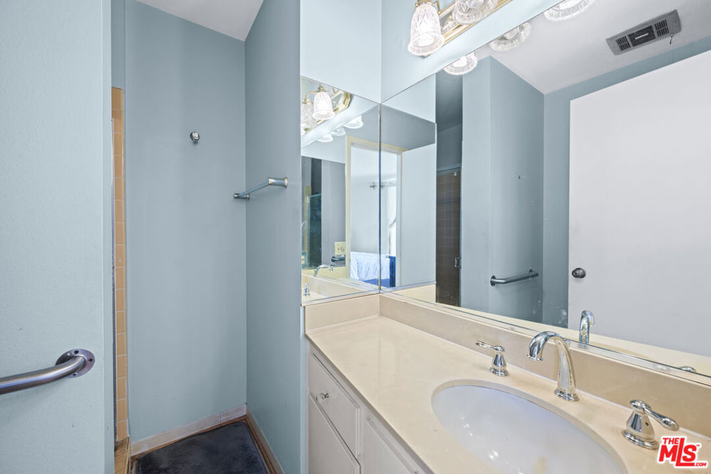 100 S Doheny Drive 512 Property Photo 30