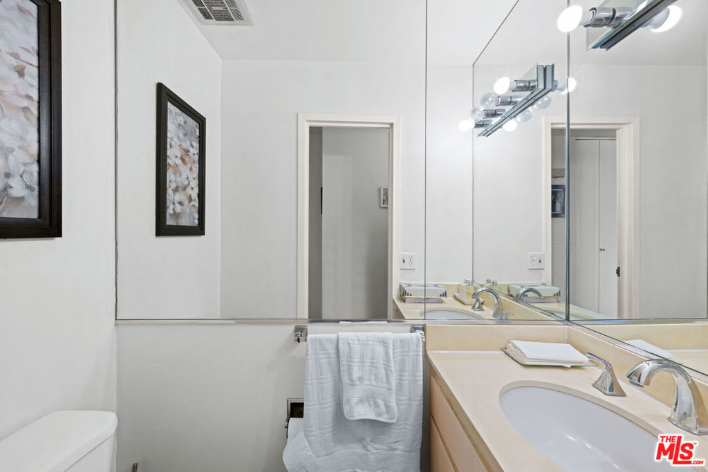 100 S Doheny Drive 512 Property Photo 32