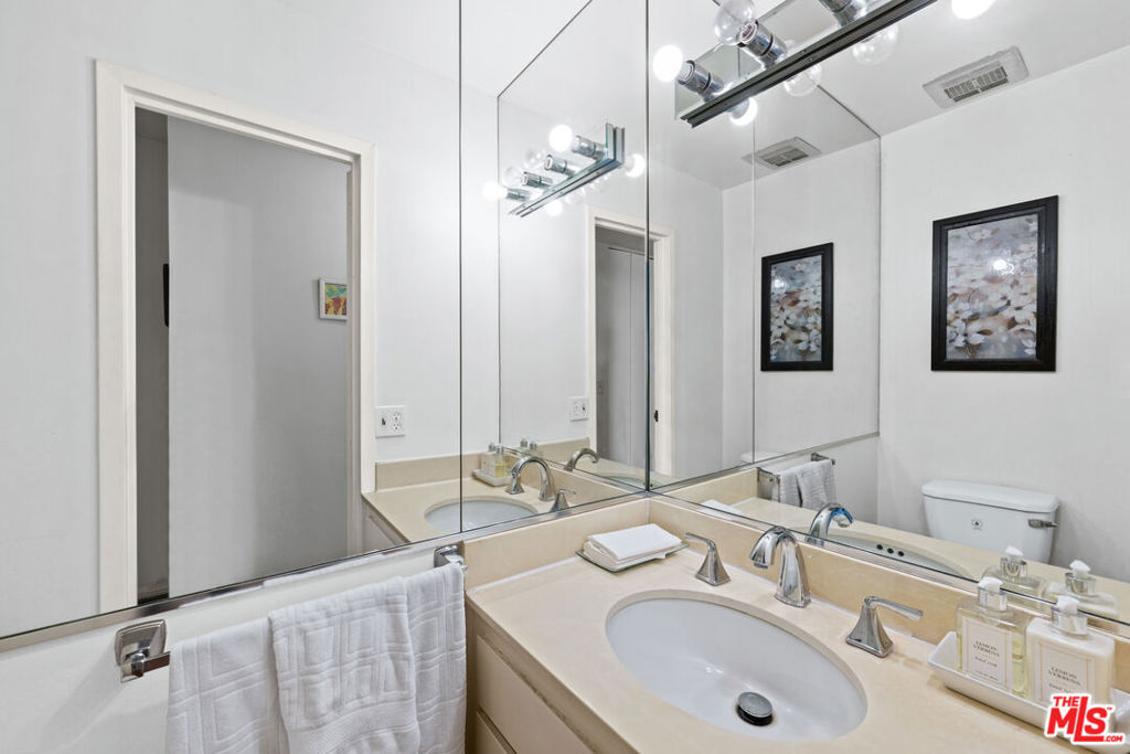 100 S Doheny Drive 512 Property Photo 33
