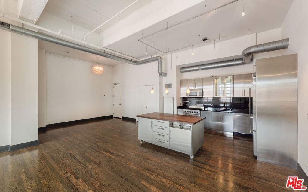 849 S Broadway 1210 Property Photo 8