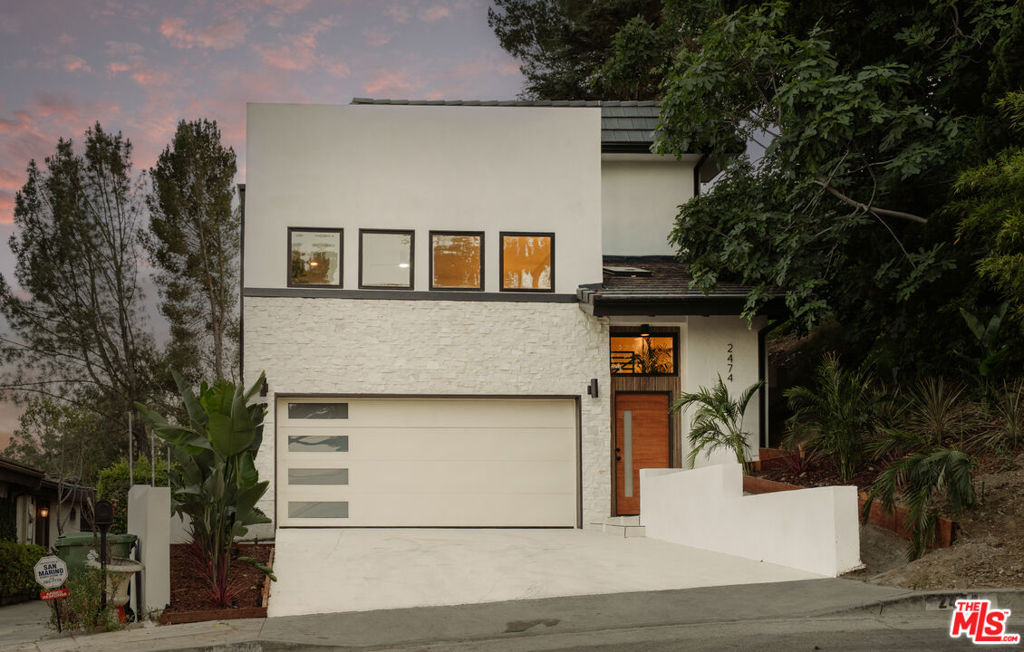 2474 Silver Ridge Avenue Property Photo
