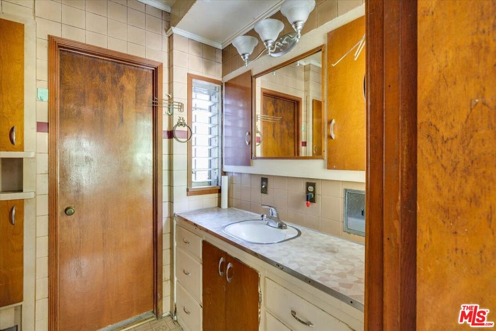 1621 Mohawk Street Property Photo 8
