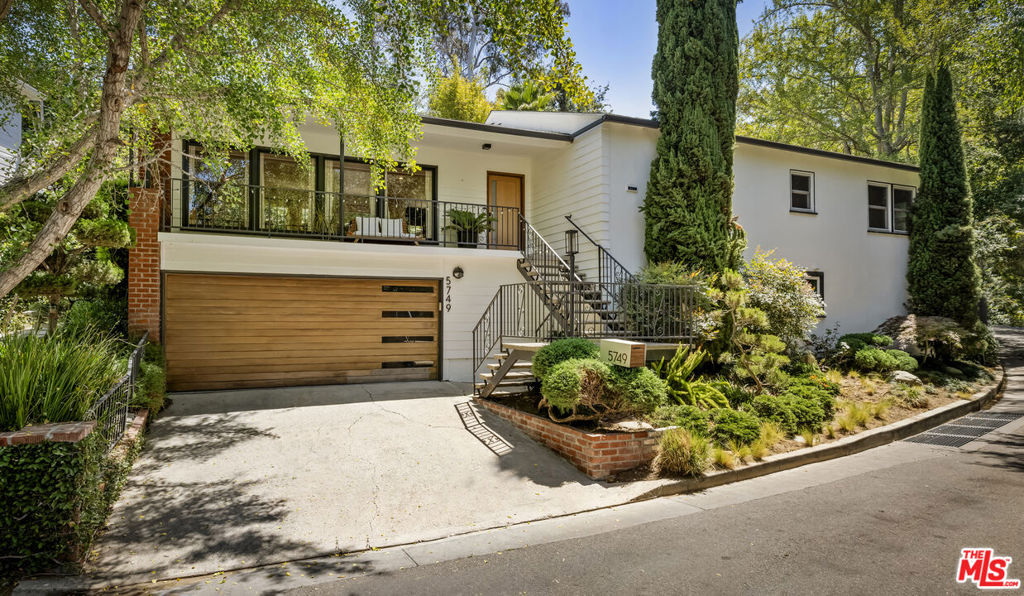 5749 Valley Oak Drive Property Photo 1