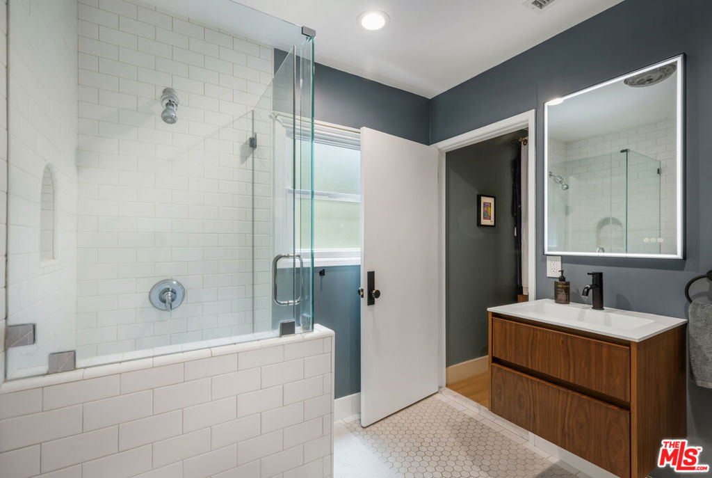 5749 Valley Oak Drive Property Photo 24