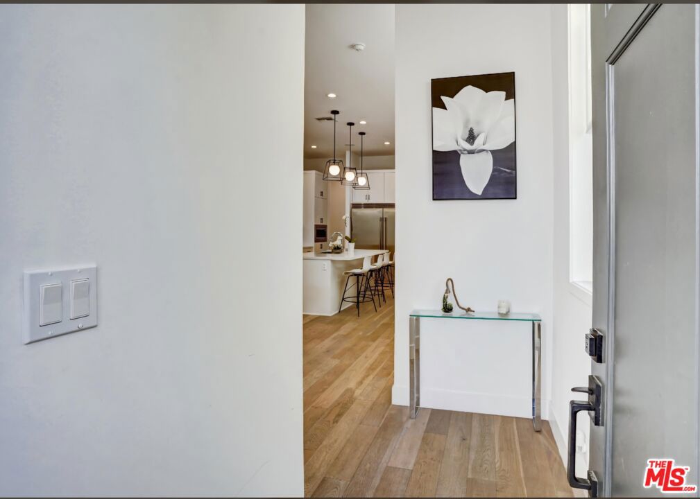 4816 Inglewood Boulevard Property Photo 3