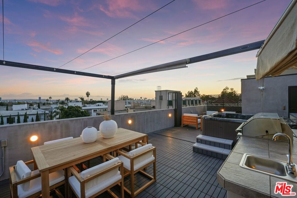 1349 1/2 N Gardner Street Property Photo 3