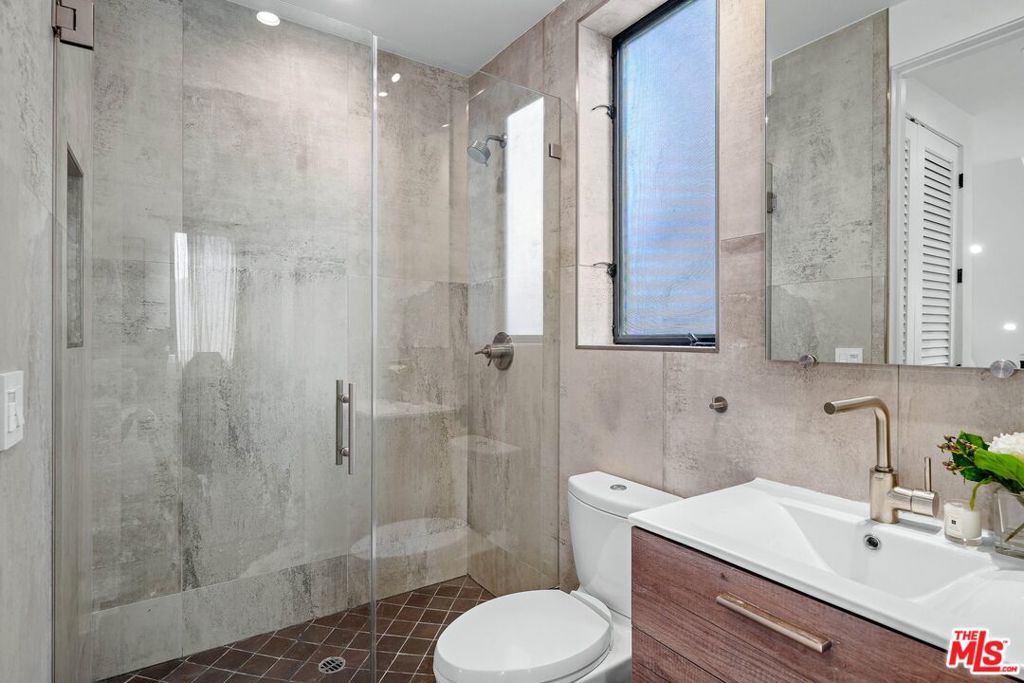 1349 1/2 N Gardner Street Property Photo 26