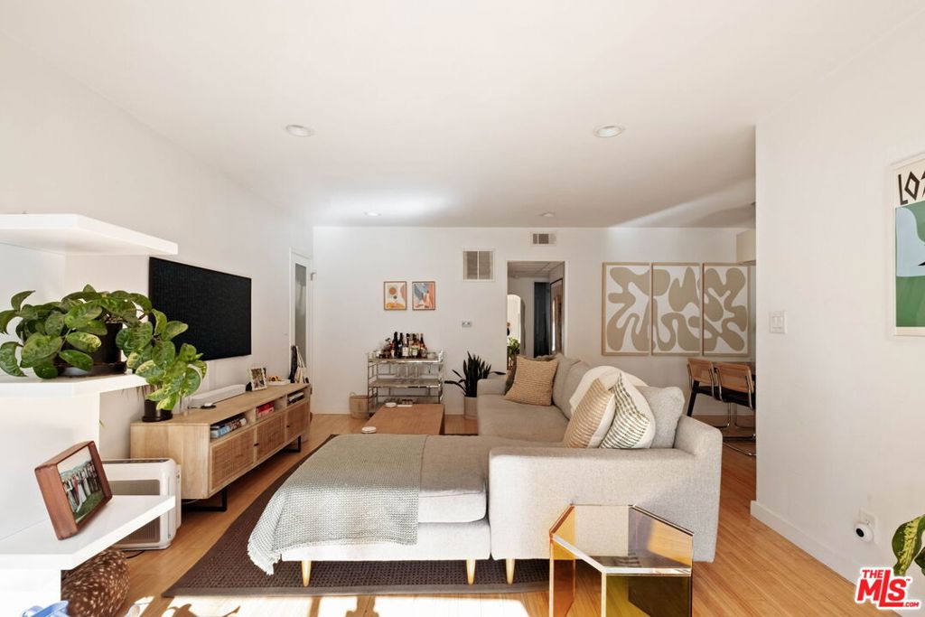 550 N Croft Avenue 2 Property Photo 6