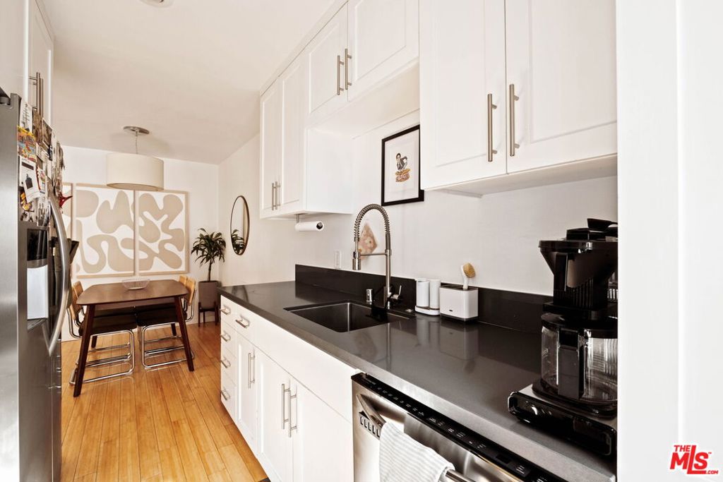 550 N Croft Avenue 2 Property Photo 12