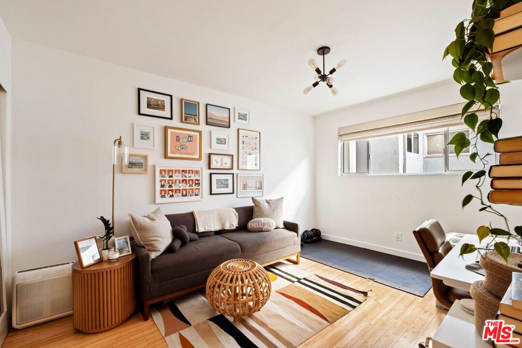 550 N Croft Avenue 2 Property Photo 18