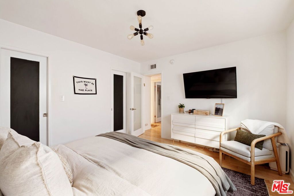 550 N Croft Avenue 2 Property Photo 22