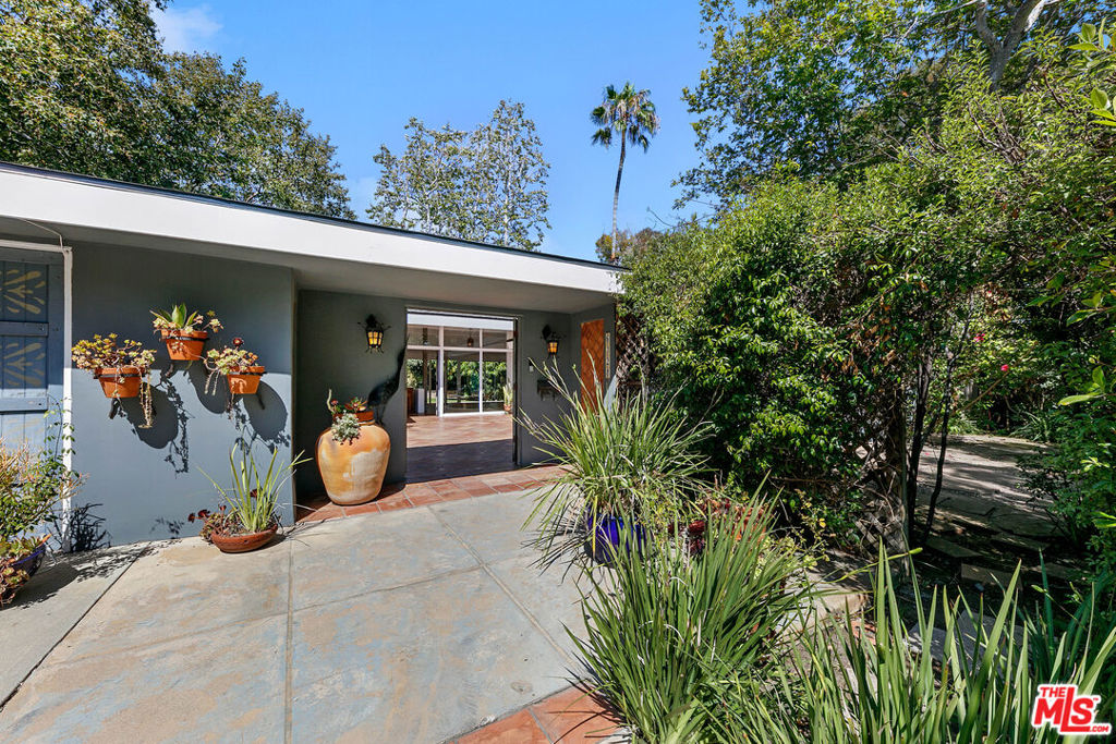 6328 Frondosa Drive Property Photo 4