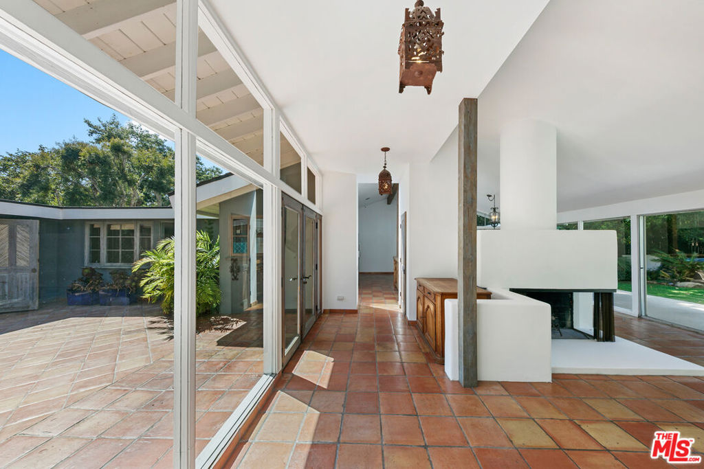 6328 Frondosa Drive Property Photo 7