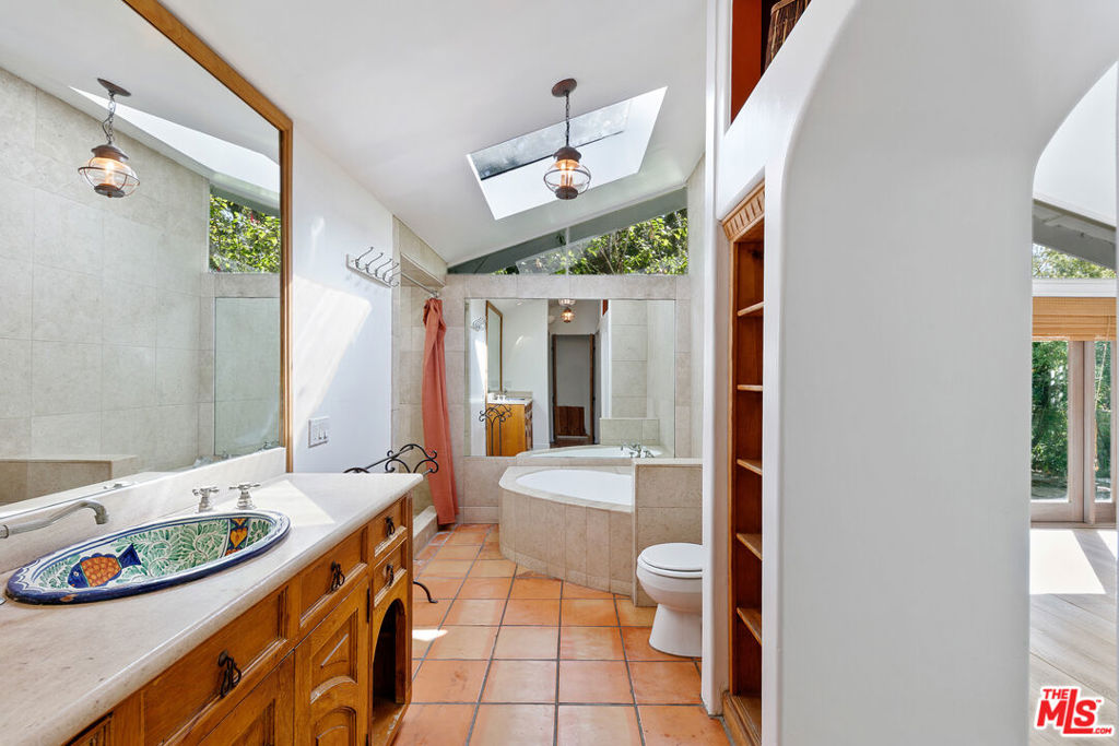 6328 Frondosa Drive Property Photo 18