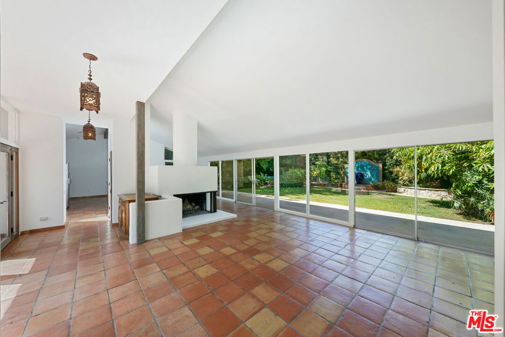 6328 Frondosa Drive Property Photo 30