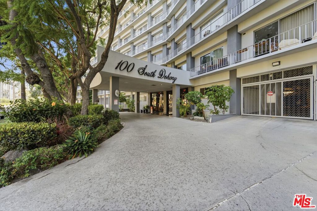 100 S Doheny Drive 213 Property Photo 1