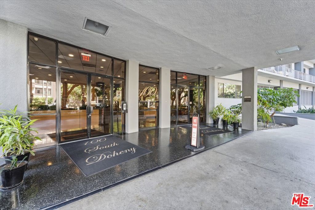 100 S Doheny Drive 213 Property Photo 2