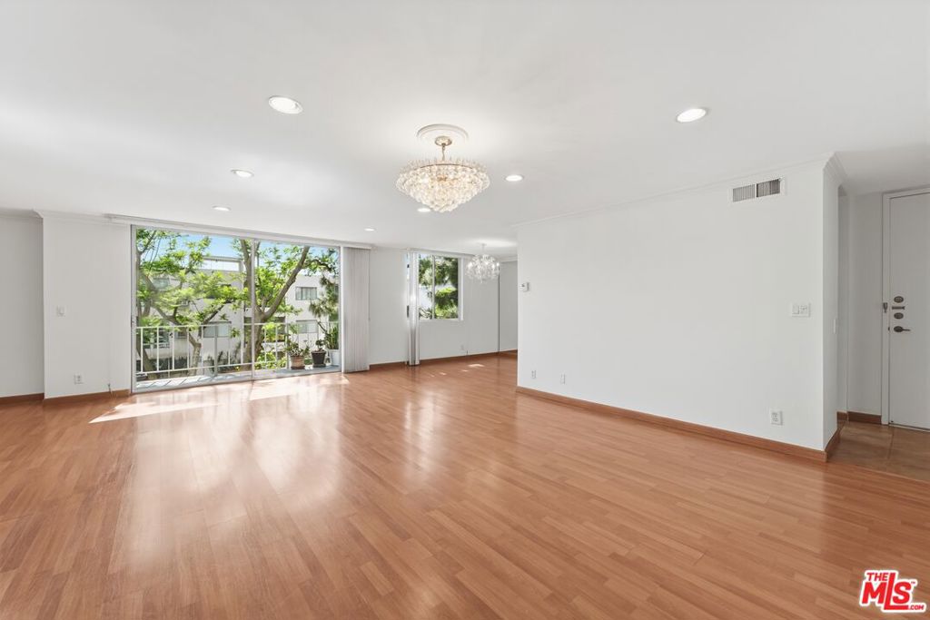 100 S Doheny Drive 213 Property Photo 13