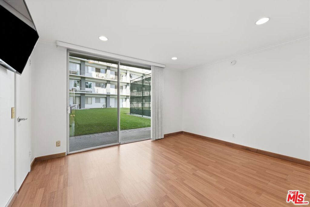 100 S Doheny Drive 213 Property Photo 14