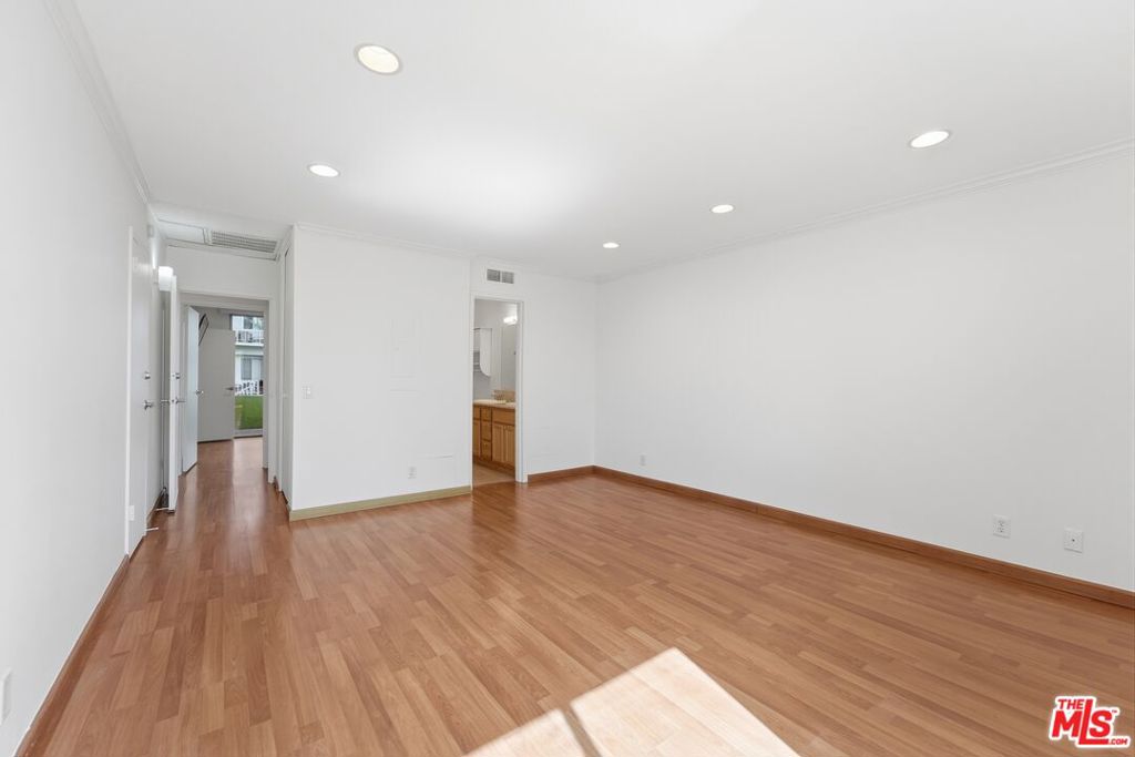 100 S Doheny Drive 213 Property Photo 21