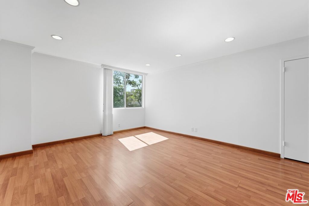 100 S Doheny Drive 213 Property Photo 22