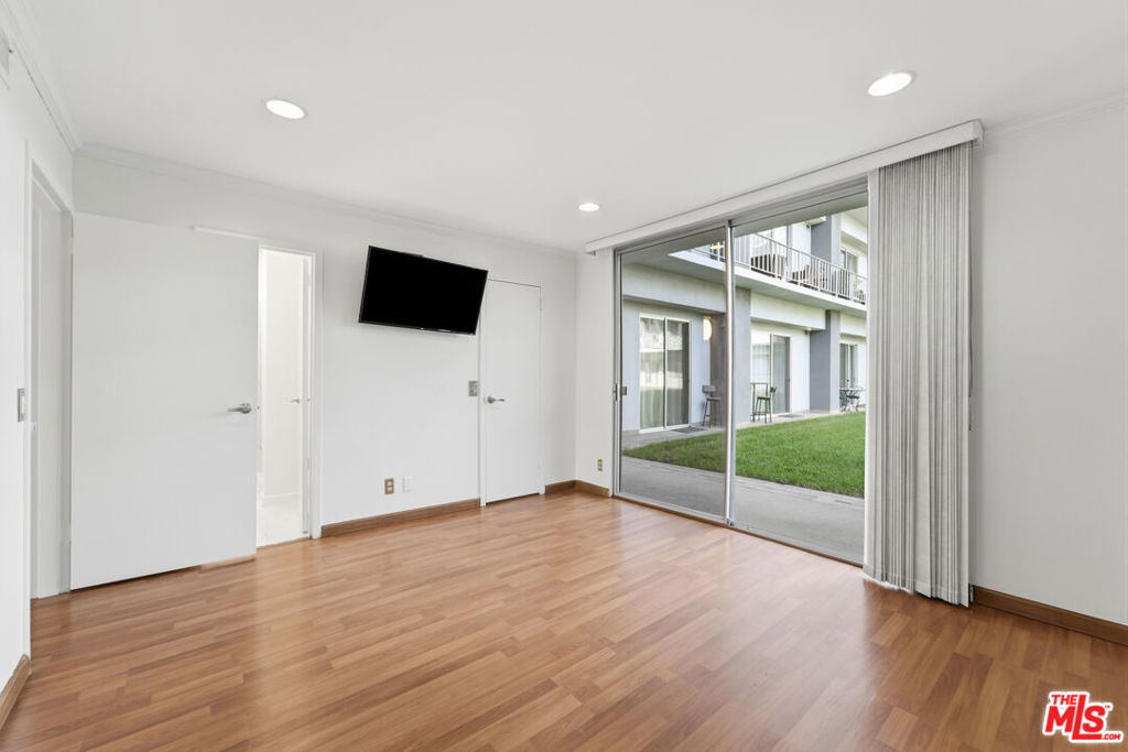 100 S Doheny Drive 213 Property Photo 23
