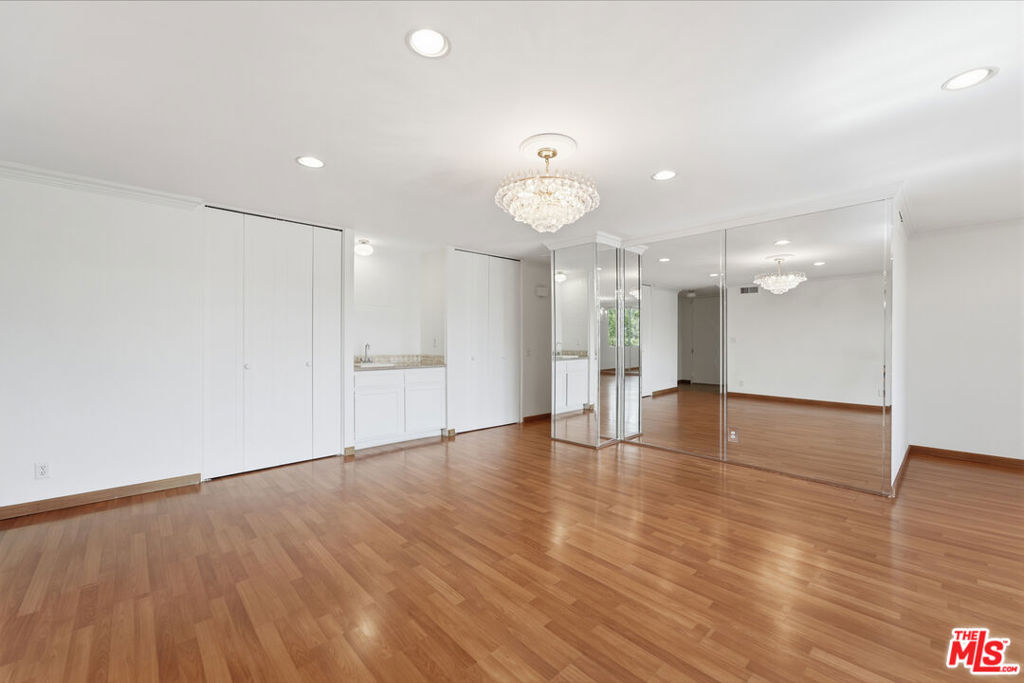 100 S Doheny Drive 213 Property Photo 26