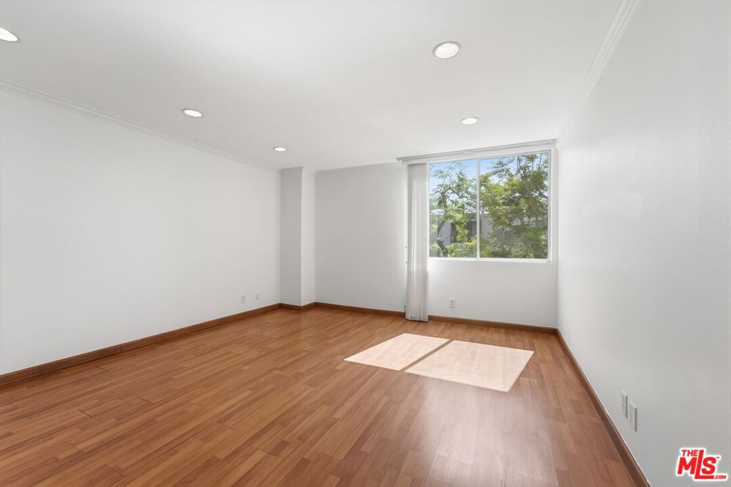 100 S Doheny Drive 213 Property Photo 27