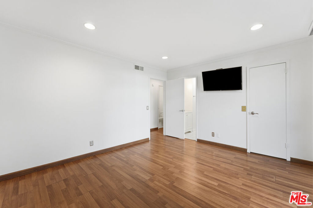 100 S Doheny Drive 213 Property Photo 29