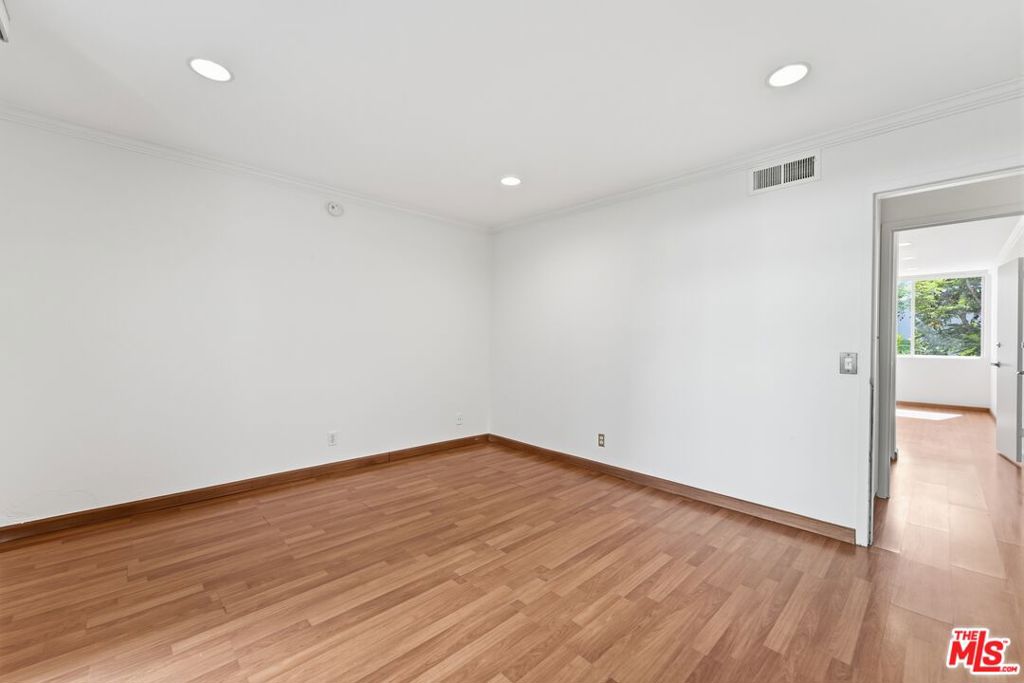 100 S Doheny Drive 213 Property Photo 30