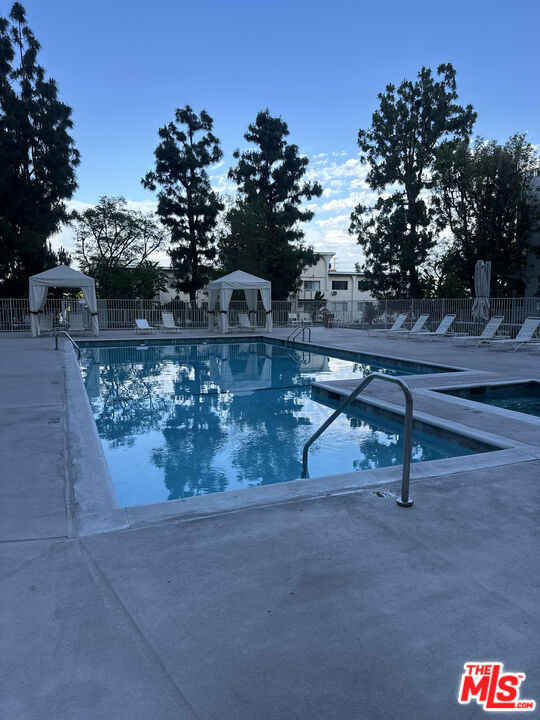 100 S Doheny Drive 213 Property Photo 41