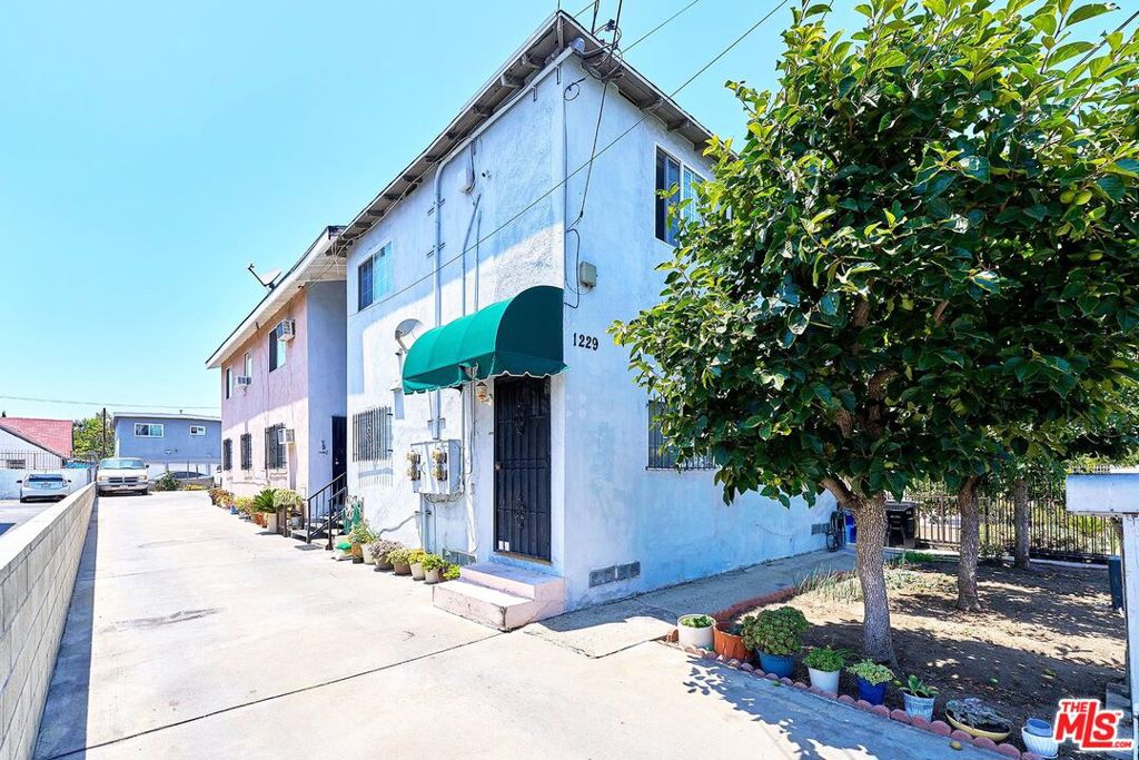 1229 S Harvard Boulevard Property Photo 3