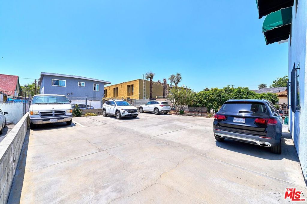 1229 S Harvard Boulevard Property Photo 4
