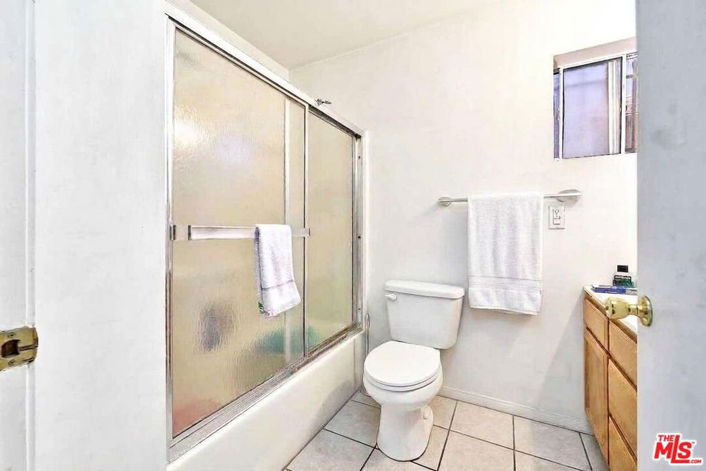 1229 S Harvard Boulevard Property Photo 12