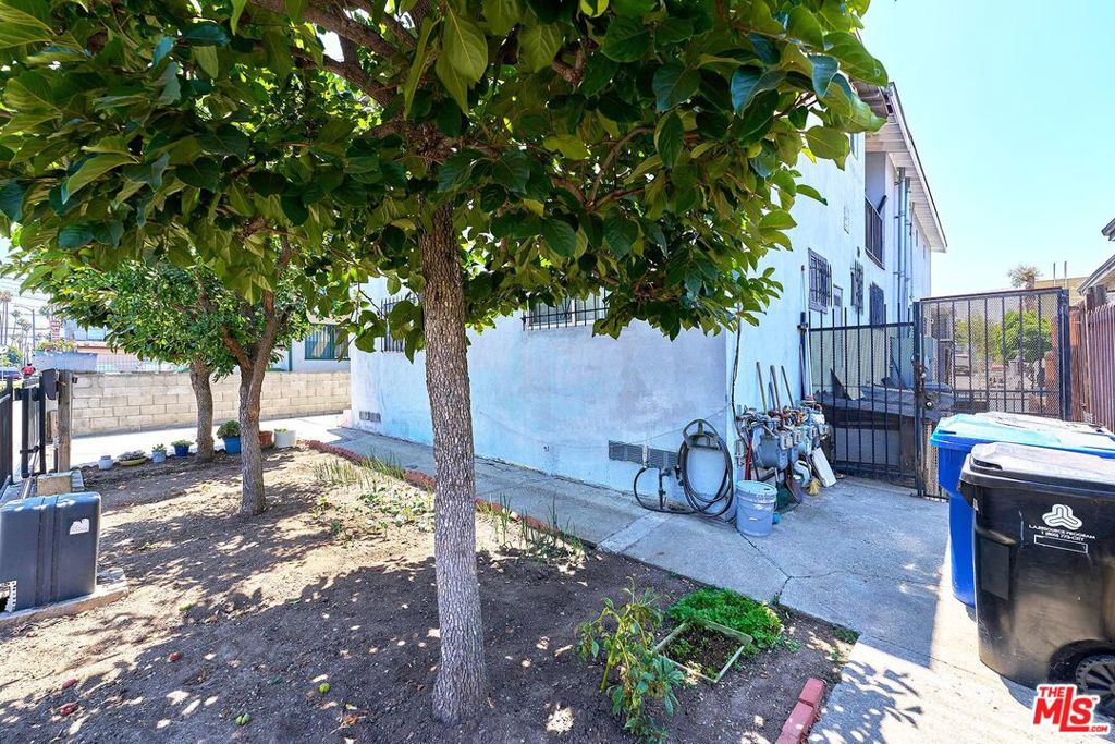1229 S Harvard Boulevard Property Photo 15