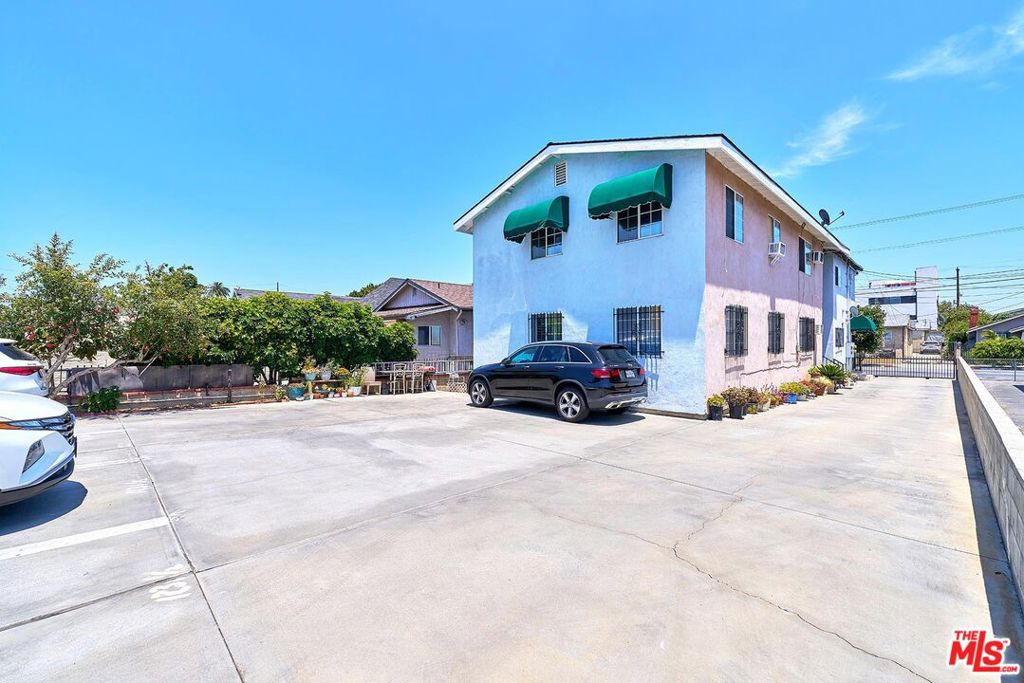 1229 S Harvard Boulevard Property Photo 17