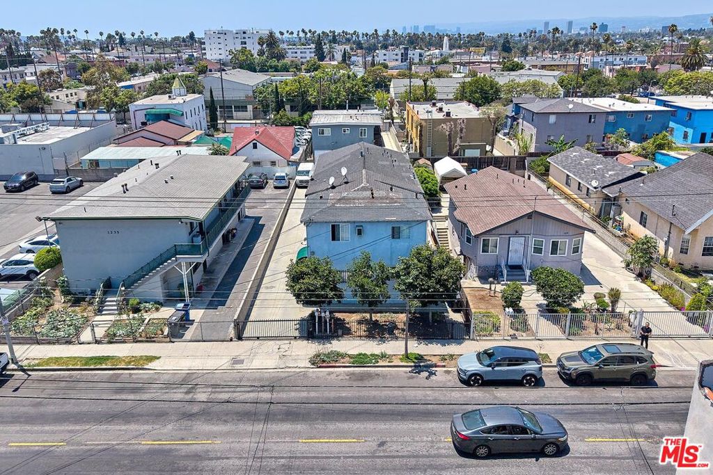 1229 S Harvard Boulevard Property Photo 18