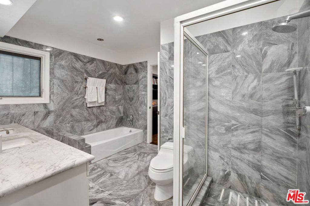 105 N Glenroy Avenue Property Photo 21