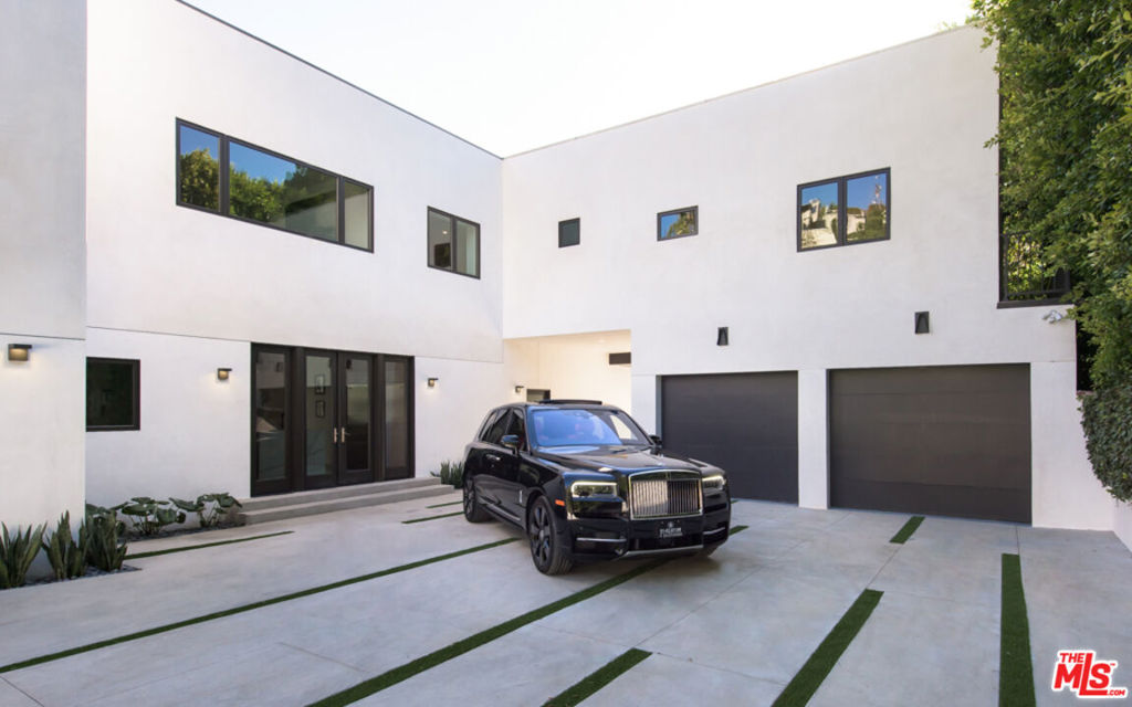 1378 N Doheny Drive Property Photo 14