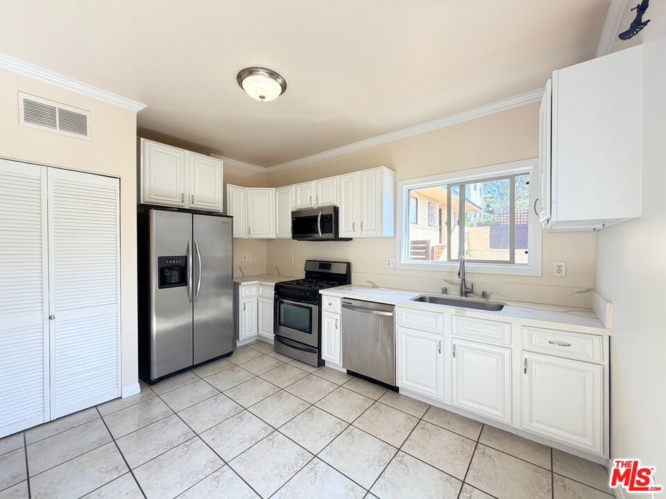 605 1/2 Tularosa Drive Property Photo 5
